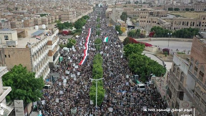 صنعاء تُحيي اليوم الوطني للصمود بمسيرة جماهيرية كبرى